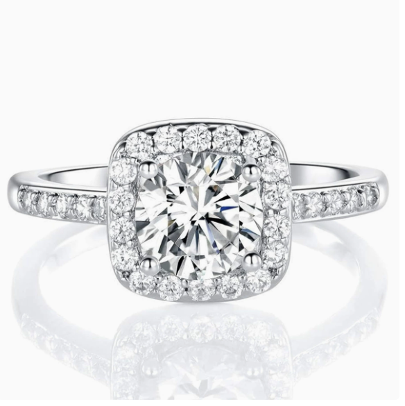 💎 Elegant Sparkle Ring — Made to Celebrate Love