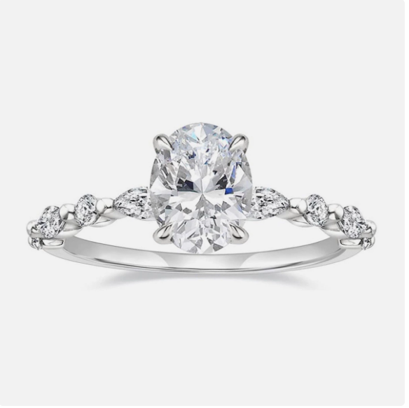 💎 Elegant Sparkle Ring — Made to Celebrate Love