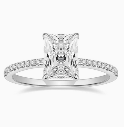 💎 Elegant Sparkle Ring — Made to Celebrate Love