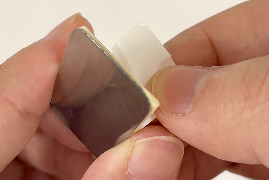 Magnetic adhesive mounting plate