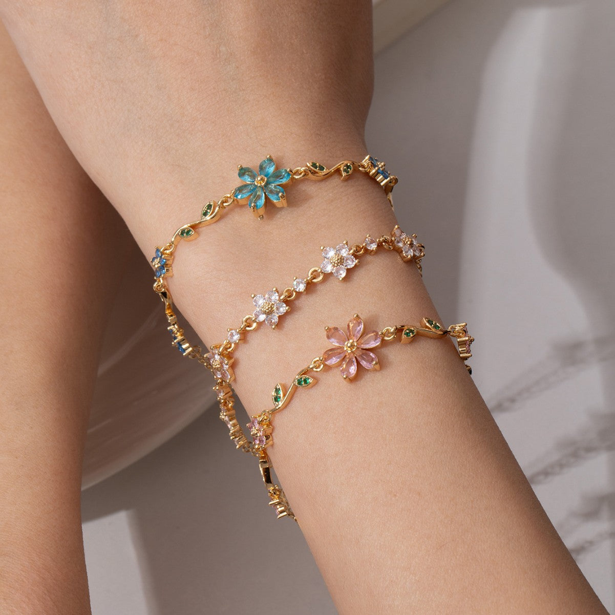 🩵🍃🌸Blooming Sakura Crystal Flower Bracelet – Elegant Floral Jewelry for Women